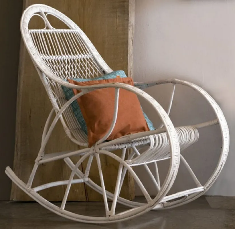 Casa Padrino luxury rocking armchair white 53 x 120 x H. 115 cm - Handmade rattan rocking chair with armrests - Living room furniture - Garden furniture - Rattan furniture - Luxury furniture Heißes Angebot
