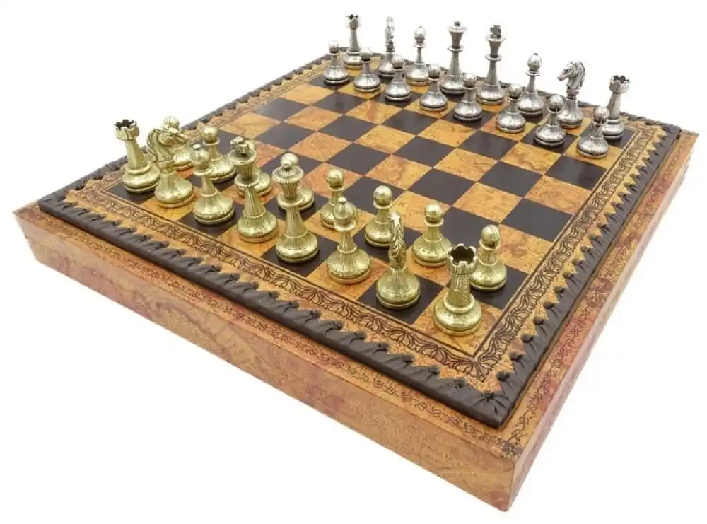 Schneller Versand Casa Padrino luxury chess set brown / black / gold / silver 28 x 28 x H. 3.5 cm - Luxury chess game - Leather like chess board with metal chess pieces - Luxury decorative accessories