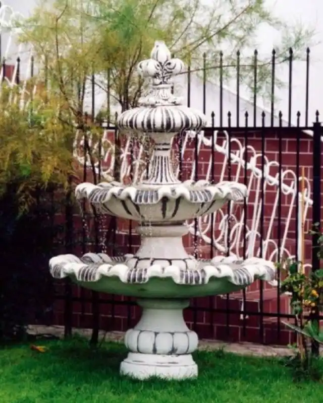 Casa Padrino baroque fountain with decorative lily white / brown Ø 129 x H. 175 cm - Magnificent baroque style garden fountain - Round garden decoration stone fountain - Baroque garden decoration Preisknaller