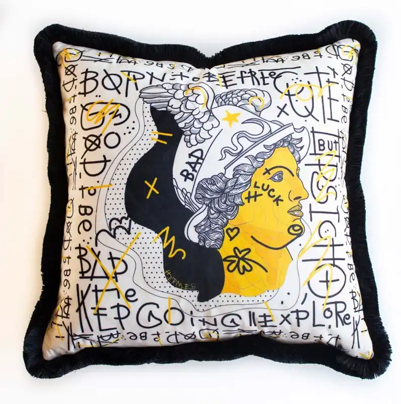 Casa Padrino luxury decorative pillow white / yellow / black 45 x 45 cm - Printed velvet cushion with fringes - Luxury decorative accessories Heißes Angebot