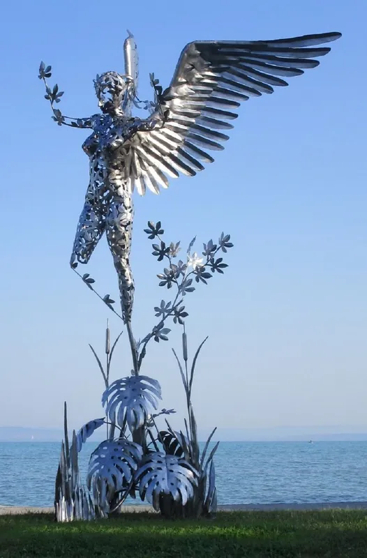 Aktuell Casa Padrino luxury decorative sculpture angel silver 200 x 145 x H. 370 cm - Huge stainless steel sculpture - Huge garden decorative figure - Garden sculptures - Metal sculptures