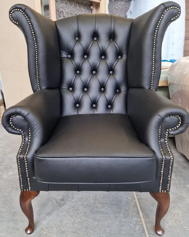 Casa Padrino luxury Chesterfield wing armchair black / dark brown 98 x 90 x H. 110 cm - Genuine leather Chesterfield living room armchair - Chesterfield furniture - Luxury leather furniture Expressversand