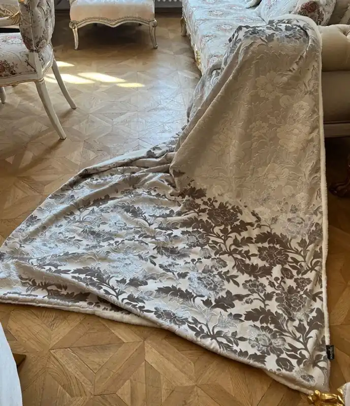 Luxury blanket Pompöös by Casa Padrino cream pattern by Harald Glööckler with a noble bouquet pattern fabric Schneller Versand