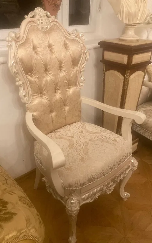 Casa Padrino luxury baroque dining room chair with armrests gold / white / cream - Magnificent baroque style kitchen chair - Luxury dining room furniture baroque style - Baroque furniture Bestpreis