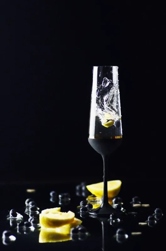 Expressversand Casa Padrino ensemble de 6 verres à champagne de luxe noir / or Ø 6,5 x H. 26,5 cm - Verres à champagne faits et peints à la main - Accessoires pour Hôtels et Restaurants - Qualité de Luxe