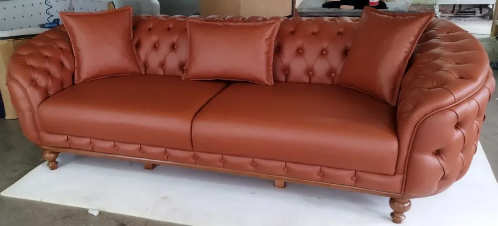 Casa Padrino canapé Chesterfield de luxe cuir artificiel marron / marron - Canapé de salon - Meuble de salon - Meuble de luxe - Ameublement de salon - Ameublement de luxe Markenprodukt