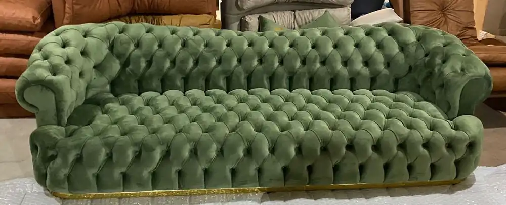 Kracherpreis Casa Padrino canapé Chesterfield de luxe vert / or 270 x 85 x H. 85 cm - Canapé de salon - Canapé d'hôtel - Meubles de salon - Meubles Chesterfield - Meuble de luxe