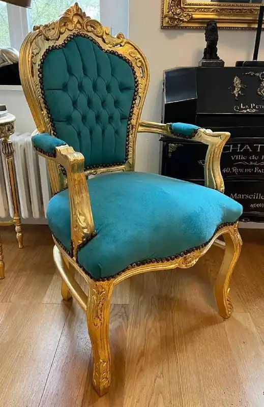 Casa Padrino chaise de salle à manger baroque avec accoudoirs turquoise / or - Chaise de style ancien faite à la main avec tissu en velours fin - Meuble de salle à manger de style baroque Nur Heute