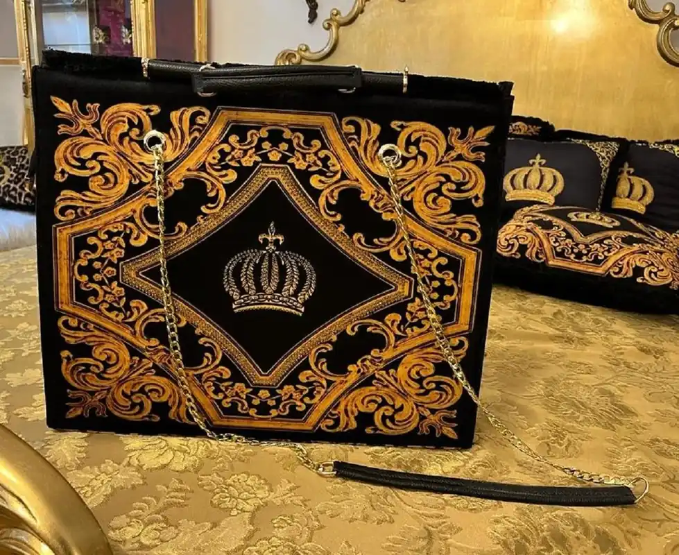 Sale Pompöös by Casa Padrino Sac à Main pour Dames de Luxe Couronne et Strass Noir / Or 43 x H. 43 cm - dessiné par Harald Glööckler