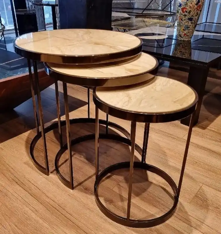 Super-Preis Casa Padrino ensemble de table d'appoint de luxe beige / laiton - 3 Tables rondes en métal avec plateau en marbre - Meuble de salon - Meuble d'hotel - Meuble de luxe
