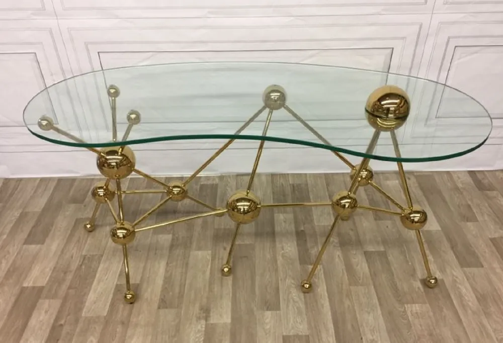 Casa Padrino bureau design de luxe or 160 x 75 x H. 77 cm - Table de bureau en métal avec plateau en verre courbé - Table d'ordinateur - Mobilier de bureau design de luxe Nur Heute