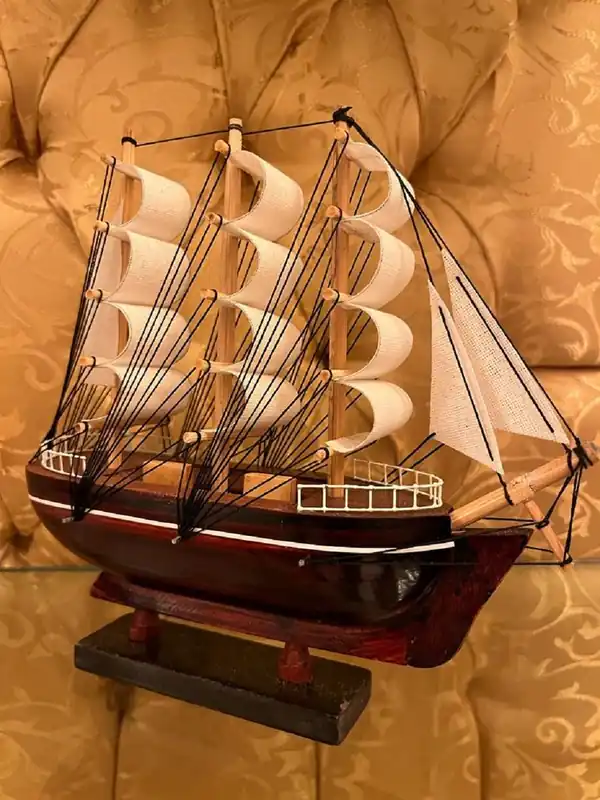 Casa Padrino voilier décoratif Belem marron / blanc / naturel 20 x 5 x H. 20 cm - Bateau décoratif fait main - Bateau décoratif en bois - Maquette de bateau - Accessoires décoratifs Wochenendangebot