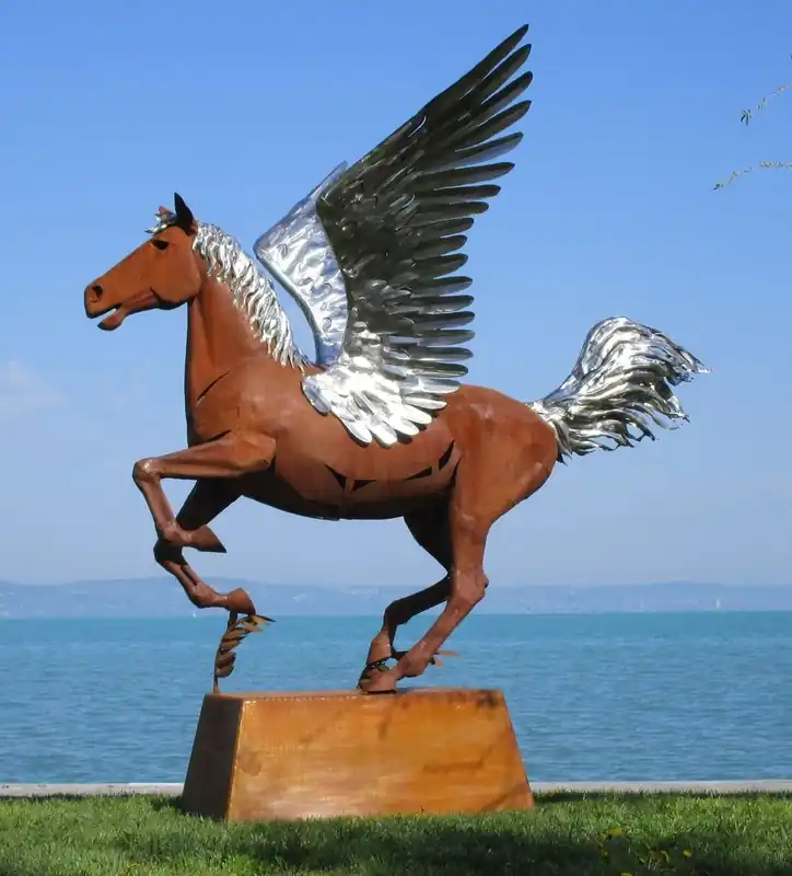 Casa Padrino sculpture décorative de luxe cheval Pégase avec piédestal rouille / argent 288 x 175 x H. 305 cm - Sculpture en acier grandeur nature - Immense figure décorative de jardin Versand Am Gleichen Tag