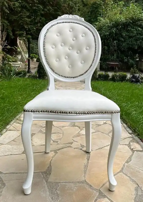 Casa Padrino chaise de salle à manger baroque de luxe crème / blanc - Chaise de style baroque fait main avec cuir artificiel fin - Meuble de salle à manger de style baroque - Meuble baroque Billig
