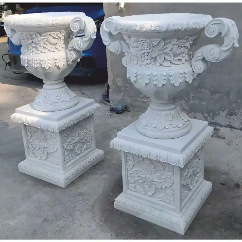Casa Padrino ensemble de pots de fleurs baroques de luxe en marbre sur colonnes blanc H. 105 cm Direkt Vom Hersteller