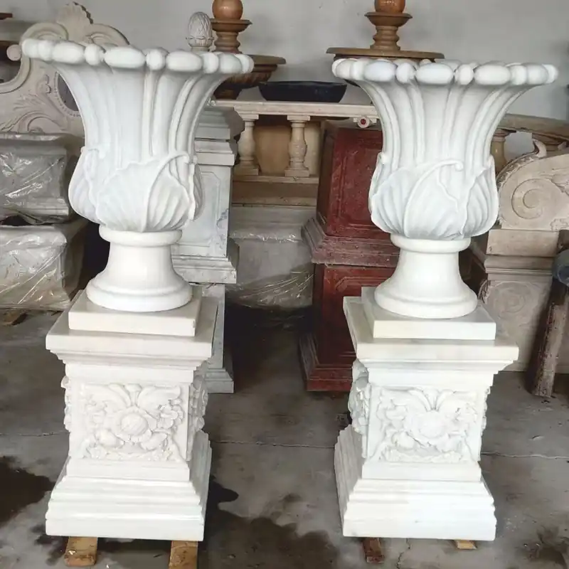 Casa Padrino ensemble de pots de fleurs baroques de luxe en marbre sur colonnes blanc H. 110 cm Heißes Angebot