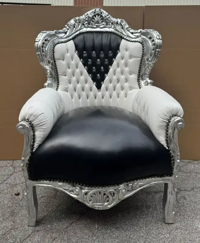 Casa Padrino Barock Kunstleder Sessel mit Glitzersteinen Weiß / Schwarz / Silber H. 120 cm Neuheit