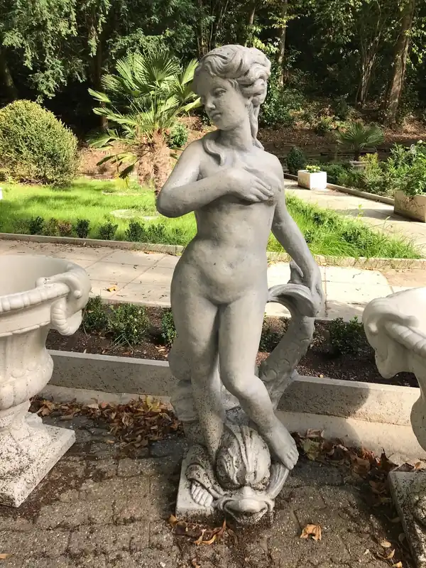 Casa Padrino Art Nouveau Decorazione da giardino Scultura / Statua Ragazza con delfino stile antico grigio - scultura da giardino con figure in pietra Sonderaktion