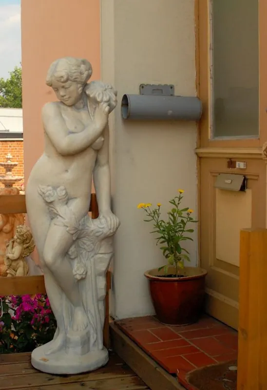 Grande scultura donna Padrino in stile Liberty con fiore stile antico 40 x H 140 cm stile antico grigio - decorazione barocca da giardino - pesante e solida Highlight