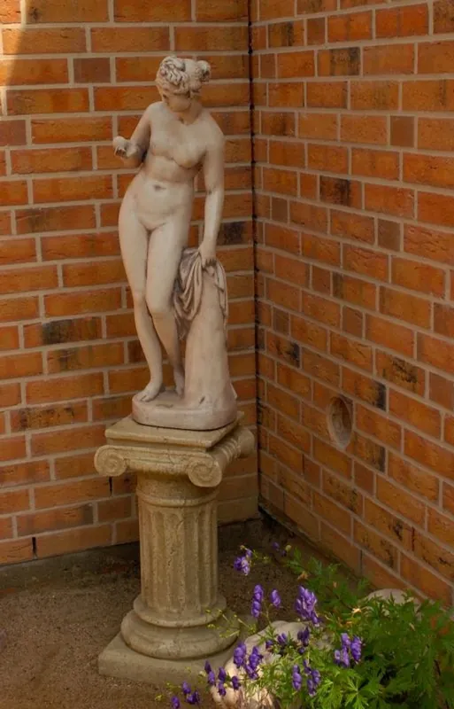 Casa Padrino Art Nouveau scultura Venere con mela stile antico grigio 27 x H 94 cm stile antico - decorazione barocca da giardino - pesante e solida Must-Have