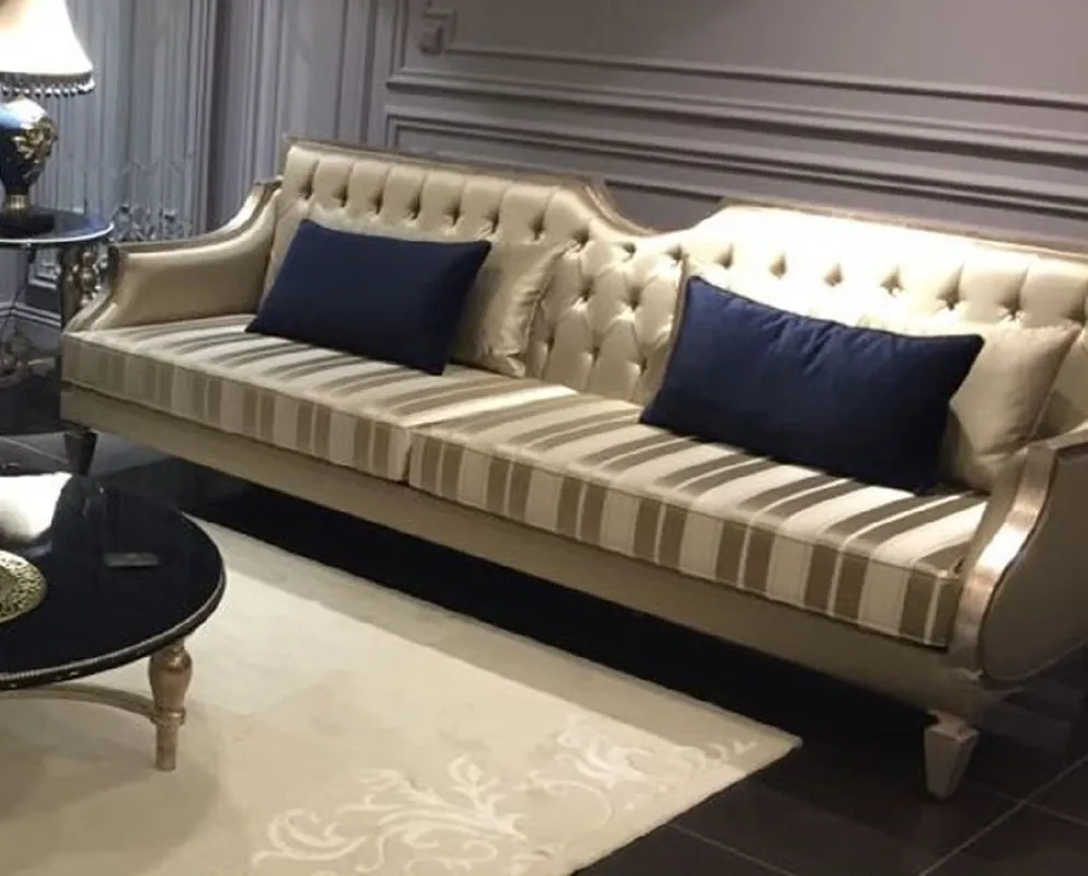Abverkauf Casa Padrino divano barocco di lusso oro / bianco / argento antico - Divano da soggiorno fatto a mano con strisce - Mobili da soggiorno barocco - Nobile e Magnifico