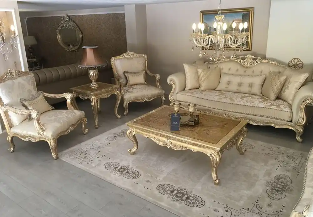 Jetzt Kaufen Casa Padrino set da soggiorno barocco di lusso oro / oro antico - 2 Divani e 2 Poltrone e 1 Tavolo da Salotto e 2 Tavolini - Mobili da soggiorno barocco fatto a mano - Nobile e Magnifico
