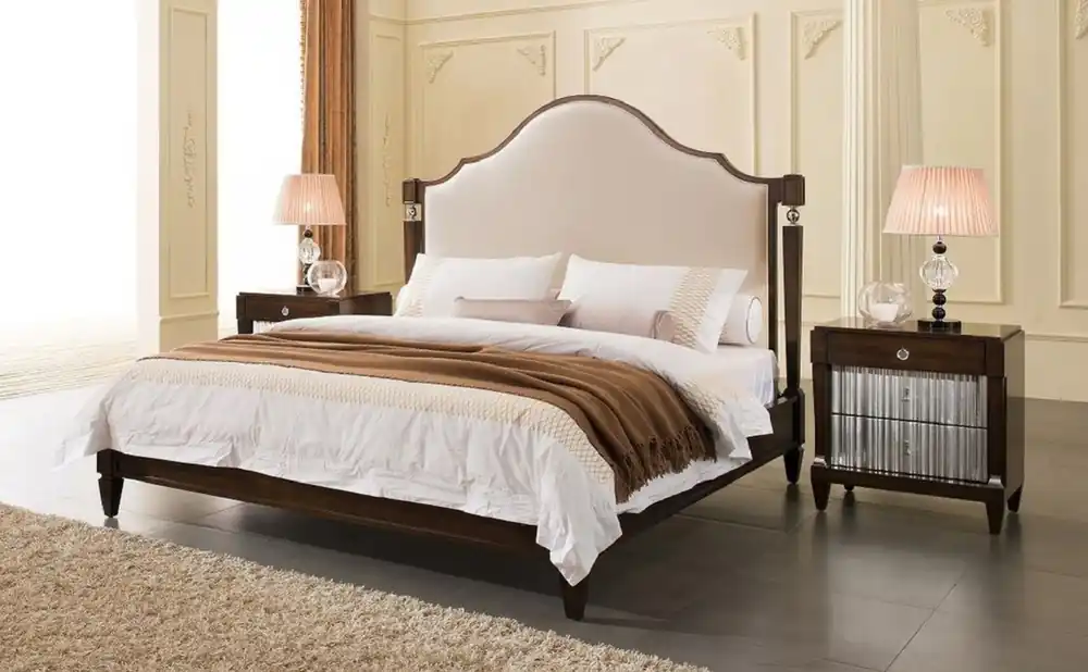 Preisknaller Casa Padrino set per camera da letto neoclassica di lusso beige chiaro / marrone scuro / argento - 1 Letto Matrimoniale con Testiera e 2 Comodini - Mobili per Camera da Letto Neoclassici