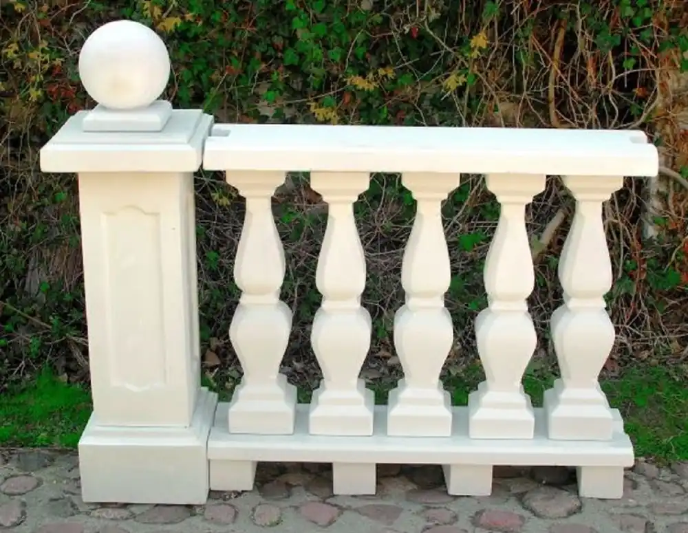 Casa Padrino balaustra Art Nouveau con colonna e sfera decorativa bianco 133 x 33 x A. 110 cm - Ringhiere in pietra solida realizzate con il miglior cemento - Magnifico decorazione della terrazza Bestseller