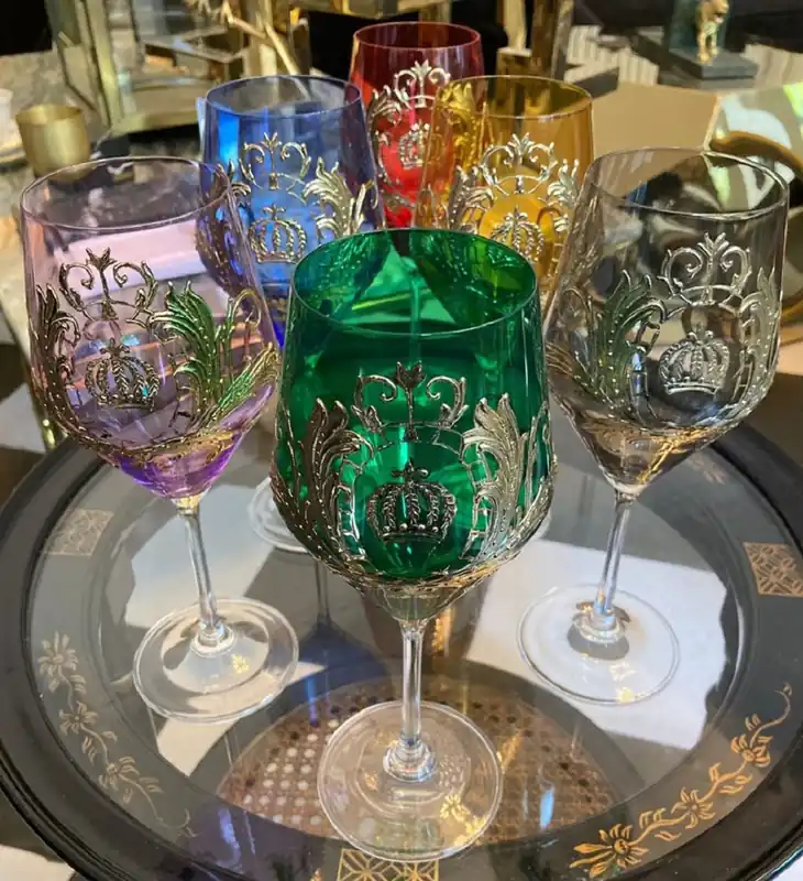 Pompöös di Casa Padrino set di bicchieri da vino di lusso colorato Ø 8,7 x A. 20,3 cm - Bicchieri da vino con placcatura in oro 24 carati - Bicchieri da vino pomposi disegnati da Harald Glööckler Nur Heute