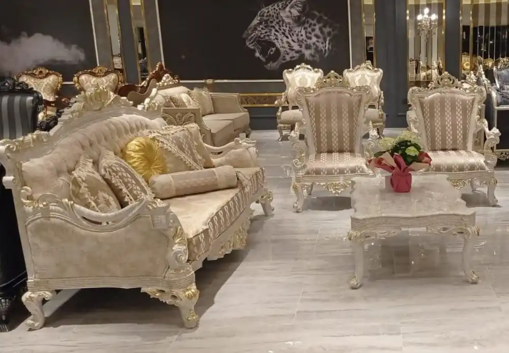 Bestpreis Casa Padrino set da soggiorno barocco di lusso grigio / oro - 2 Divani Barocchi con Motivo e 2 Poltrone Barocche con Motivo e 1 Tavolo da Salotto Barocco - Mobili soggiorno barocco