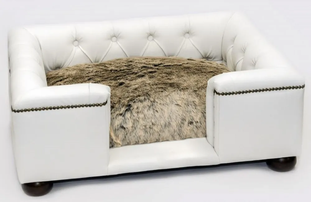 Top-Angebot Casa Padrino letto per cani Chesterfield di lusso in pelle bianco / nero / marrone 95 x 75 x A. 37 cm - Letto per cani in vera pelle - Mobili per Animali Chesterfield di Lusso in Pelle