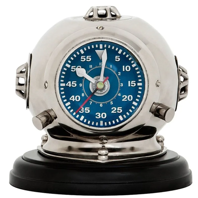 Schneller Versand Casa Padrino reloj de diseño del casco del salto sobre un pedestal de 18 x H. 19 cm - reloj de escritorio de lujo