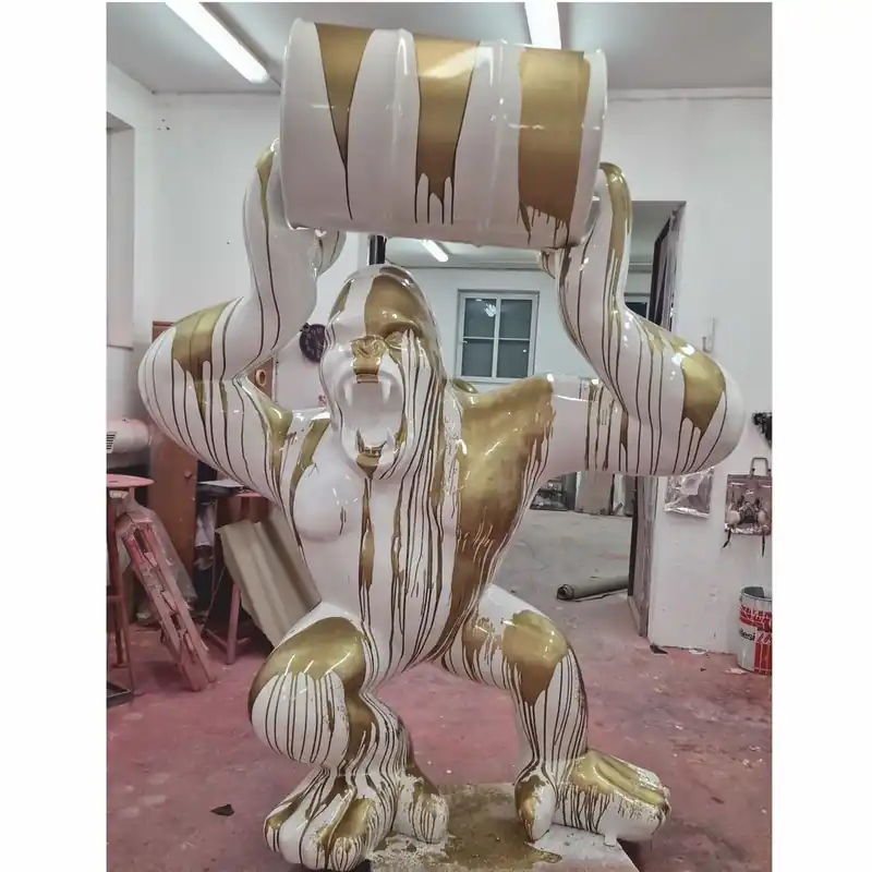 Angebot Casa Padrino escultura XXL mono gorila con barril blanco / oro A. 250 cm - Decoración de jardín