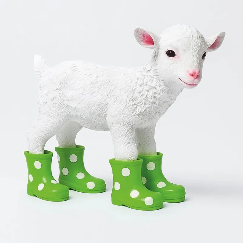 Casa Padrino figura decorativa cabra con botas de goma blanco / verde 42 cm - Escultura Decorativa Neuheit