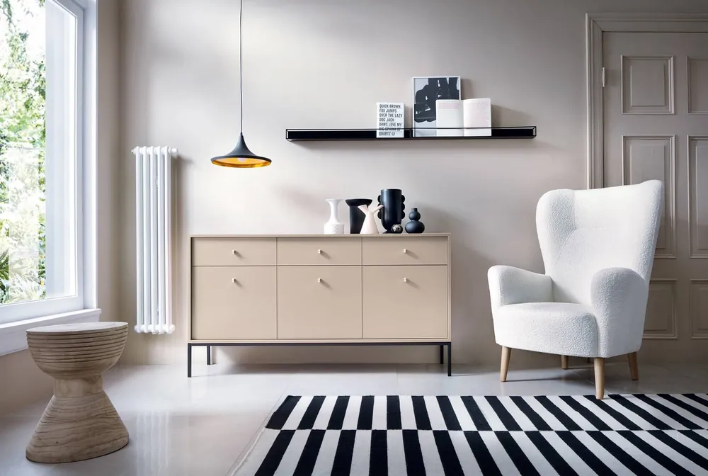Kommode mit Schubladen Mono 154 cm Beige Minimalistisches Design stilvoller goldener Griff schlichte Form mit metallischen Elementen Wochenendangebot