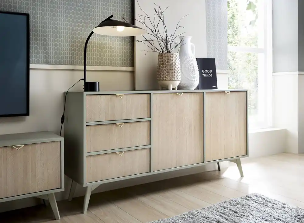 Schubladenkommode Wald 158 cm Eukalyptus / beige Fischgrät Pastellfarben im Boho-Stil geschmackvolles Fischgrätdekor und goldene Griffe Nur Heute