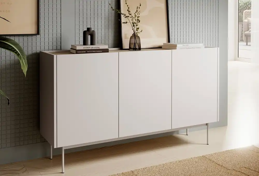 Kommode Vellore 144 cm beige elegante Kommode mit subtilem Charakter mit abgesenkter Platte in Eiche Farbton Metallbeine Finale Aktion