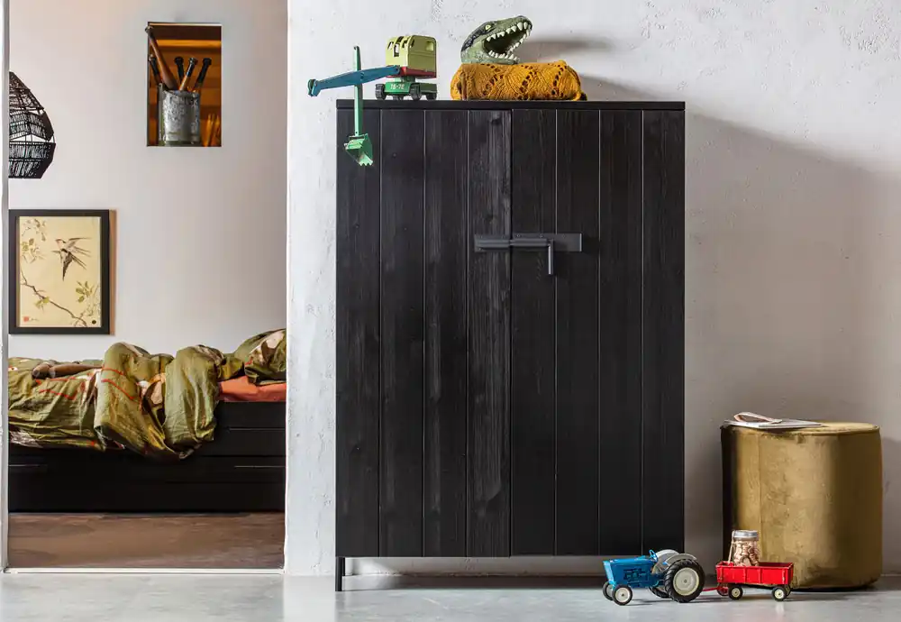 woood Schrank Bruut Kiefer Massivholz schwarz Highlight