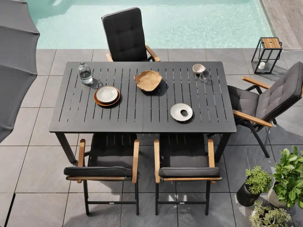 Preisreduziert Gartentisch LOMMA schwarz ausziehbar 194 bis 312 x 100 cm Aluminium