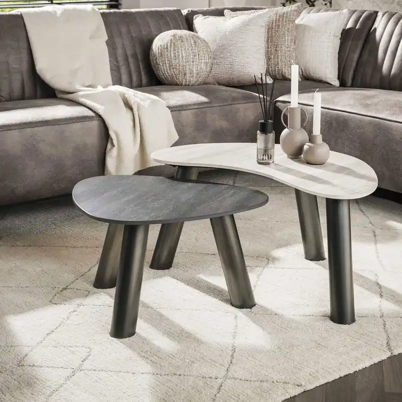 Aktuell 2er Set Couchtisch Bianco & Nero II organisch Travertin Edelstahl
