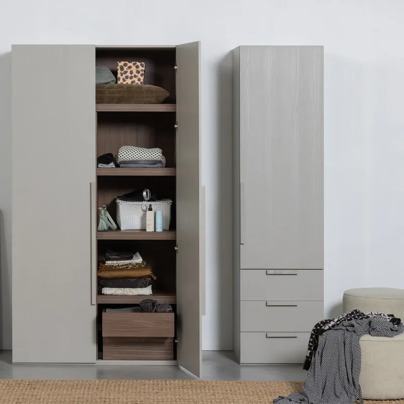 Bestseller Kleiderschrank RENS B 110 cm 2-türig Nussbaumfurniers hellgrau