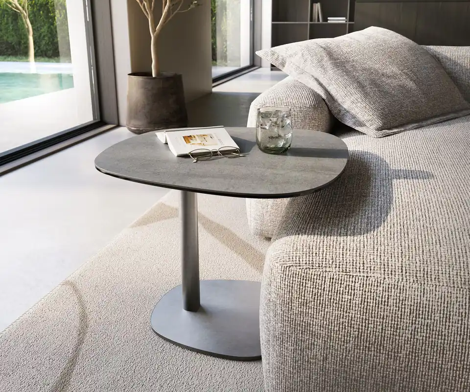 Beistelltisch Edge Boot 60x60 cm Keramik Beton Grau Eleny Edelstahl gebürstet Direktkauf