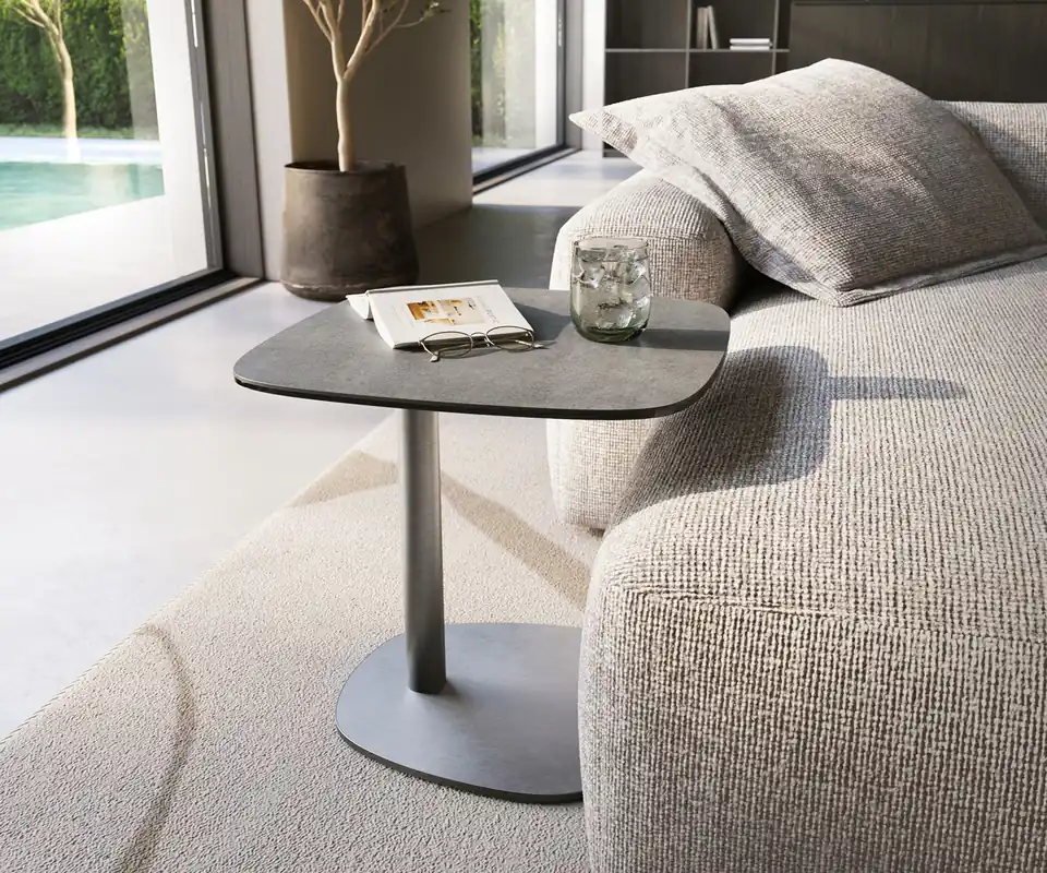 Ausverkauf Beistelltisch Edge Boot 50x50 cm Keramik Beton Grau Eleny Edelstahl gebürstet