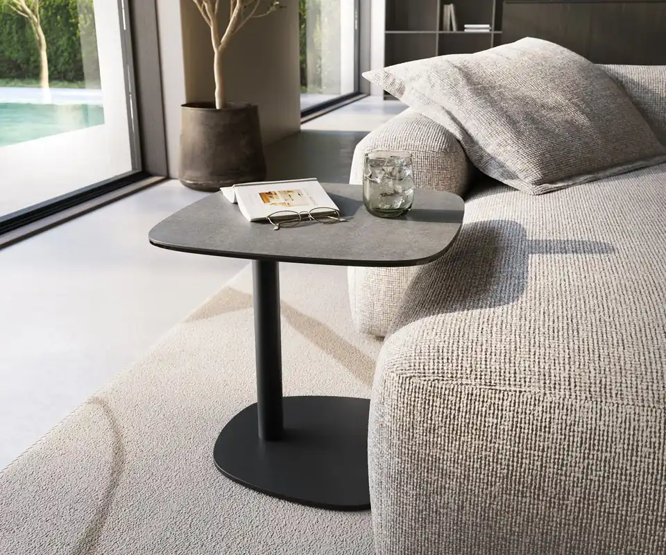 Beistelltisch Edge Boot 50x50 cm Keramik Beton Grau Eleny Metall Schwarz Finale Aktion